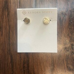 Dira stud Earrings with White Mother of Pearl Inlay